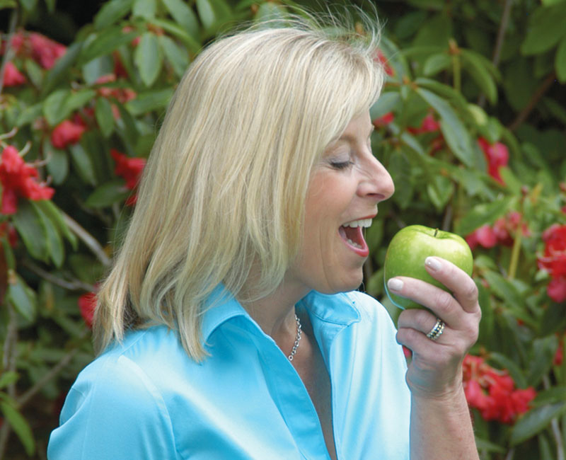 lady with apple